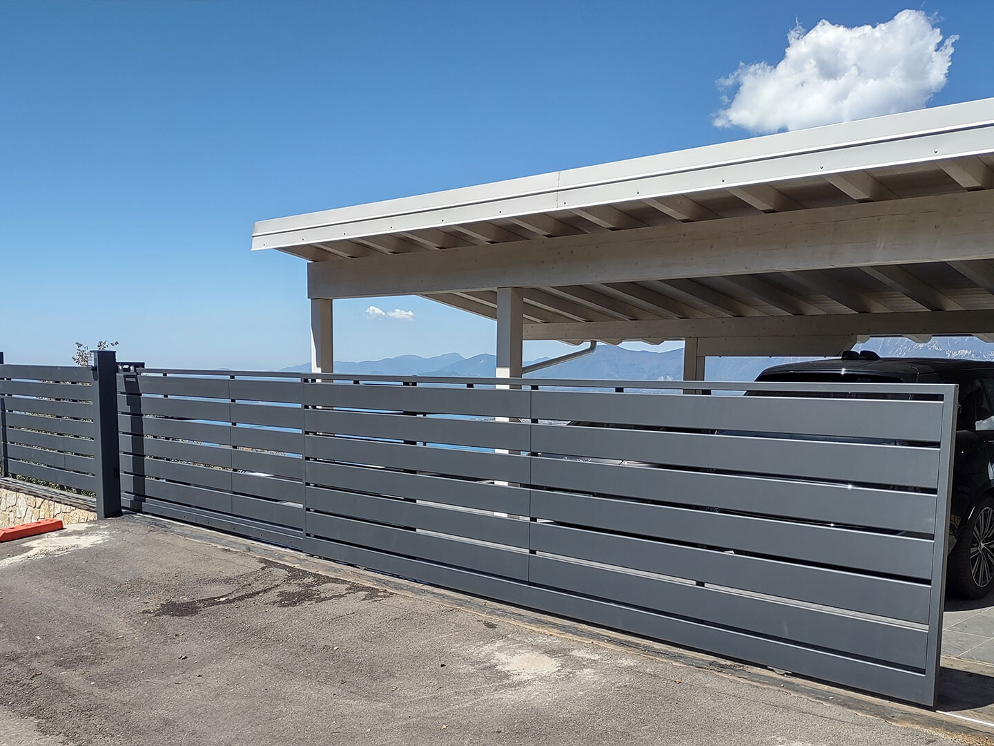 Cancello e Recinzione in Ferro dal Design moderno per Casa sul Lago di Garda