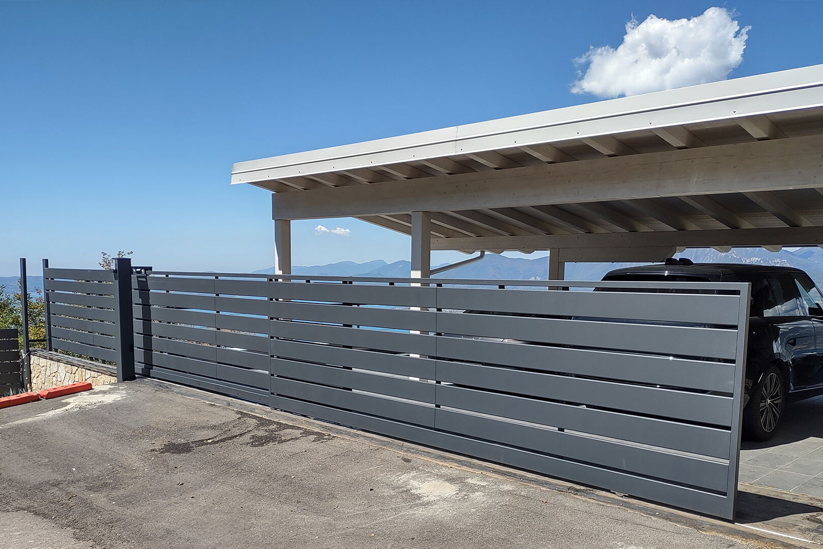 Cancello e Recinzione in Ferro dal Design moderno per Casa sul Lago di Garda